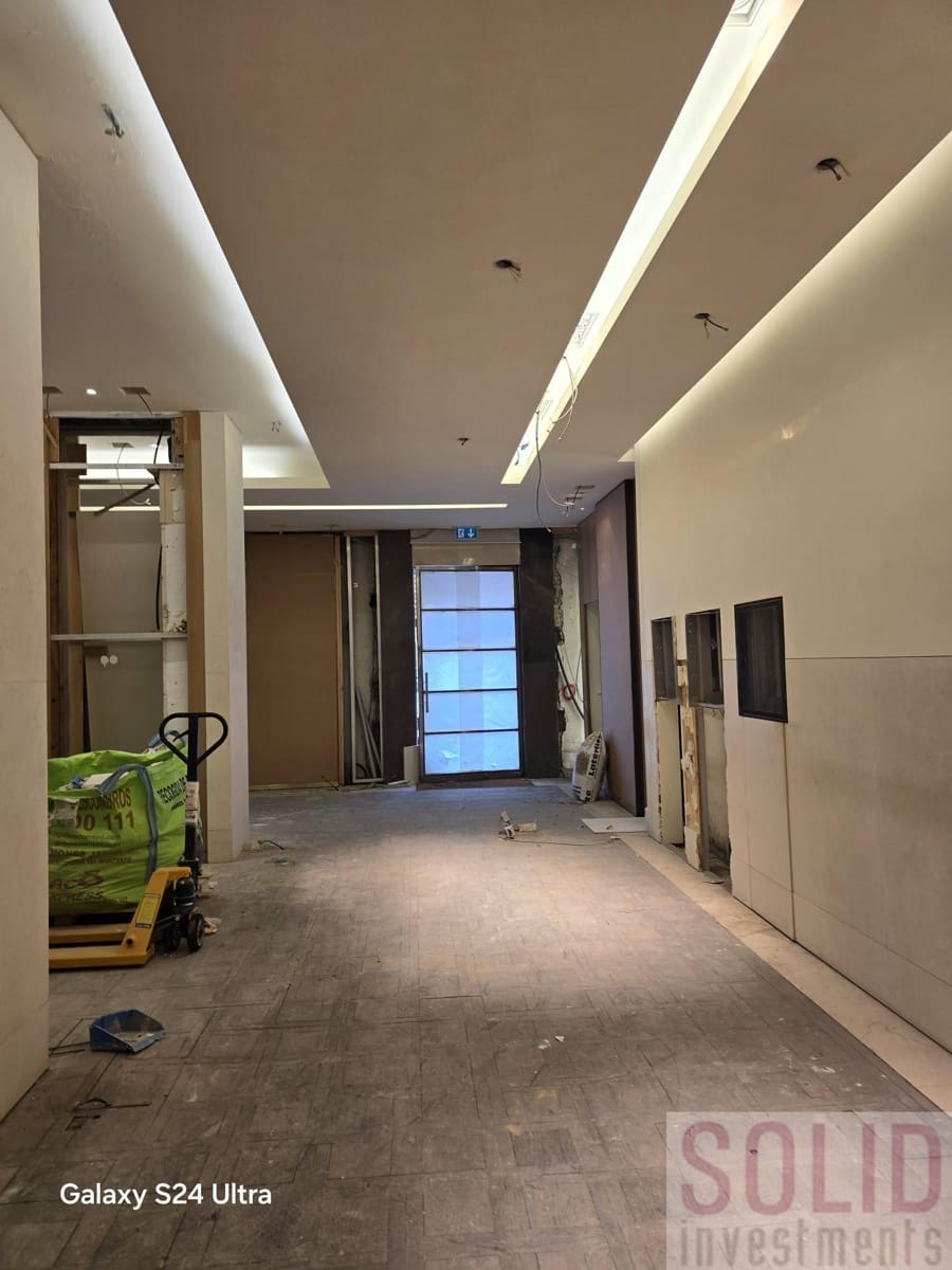 Erhverv til leje i Valencia by med garage - € 12.000 (Ref: 9861220)