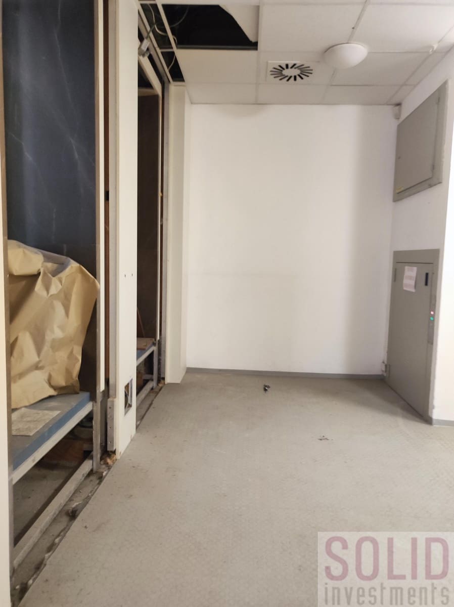 Erhverv til leje i Valencia by med garage - € 12.000 (Ref: 9861220)