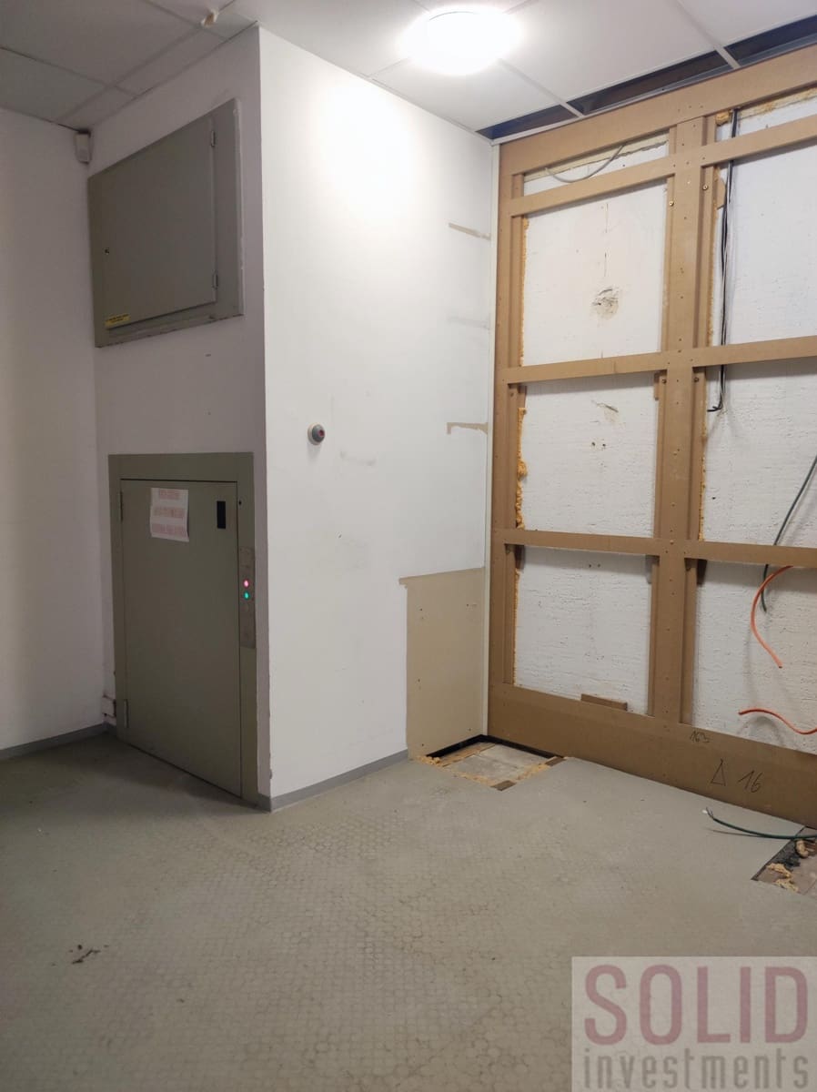 Erhverv til leje i Valencia by med garage - € 12.000 (Ref: 9861220)