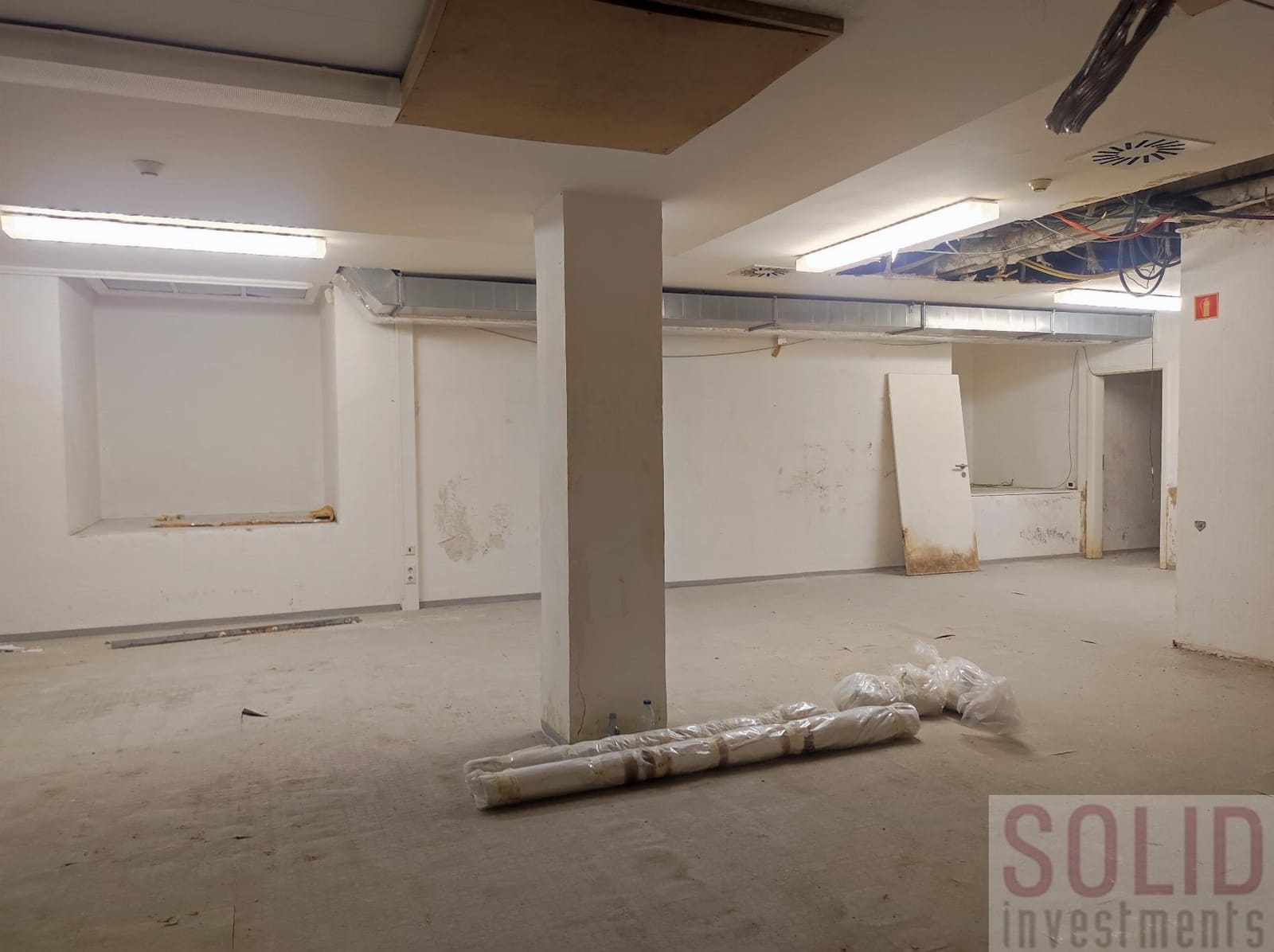 Erhverv til leje i Valencia by med garage - € 12.000 (Ref: 9861220)