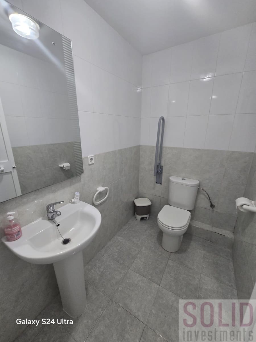 3 makuuhuone Kaupallinen myytävänä paikassa Valencia kaupunki - 180 000 € (Ref: 9952734)