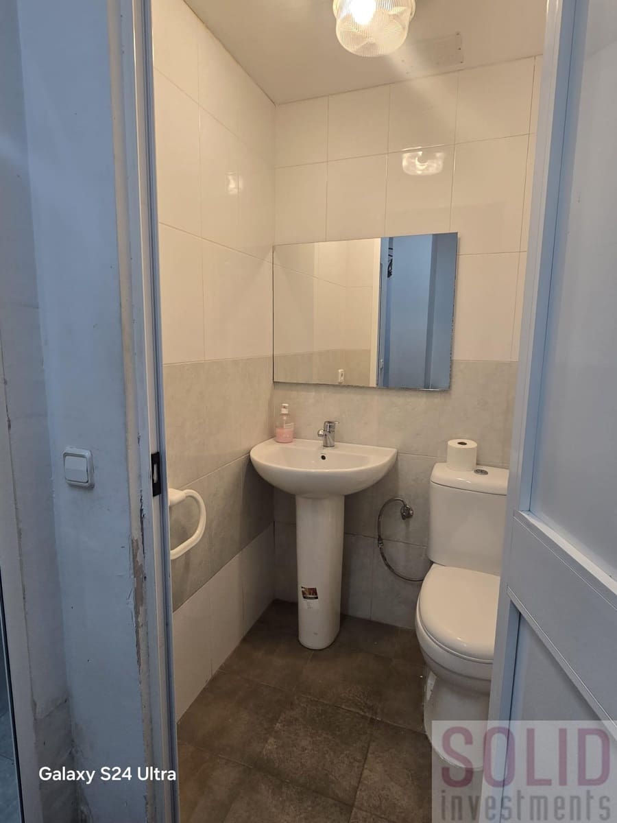 3 makuuhuone Kaupallinen myytävänä paikassa Valencia kaupunki - 180 000 € (Ref: 9952734)