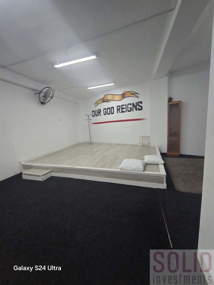 3 makuuhuone Kaupallinen myytävänä paikassa Valencia kaupunki - 180 000 € (Ref: 9952734)