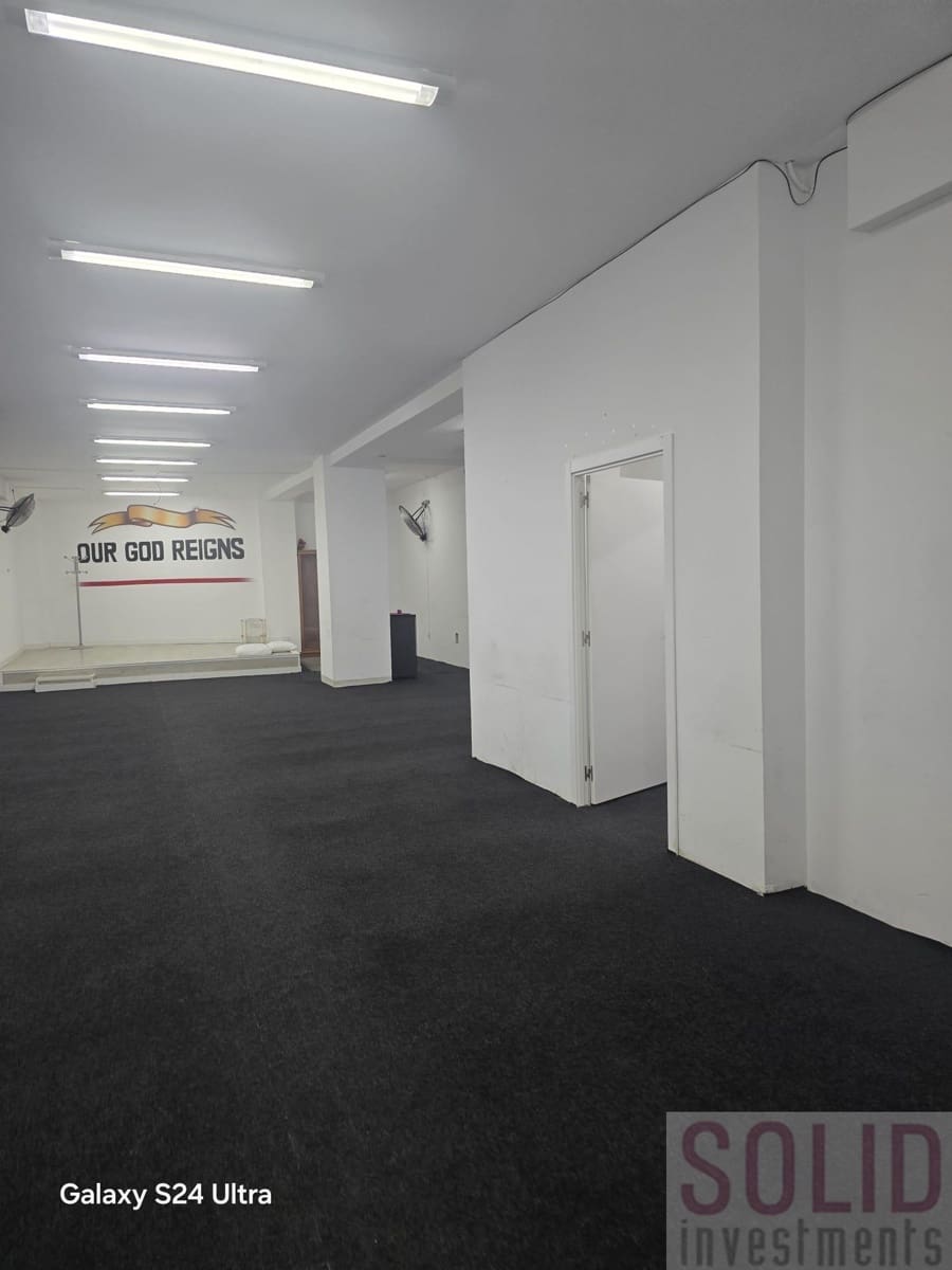 3 makuuhuone Kaupallinen myytävänä paikassa Valencia kaupunki - 180 000 € (Ref: 9952734)