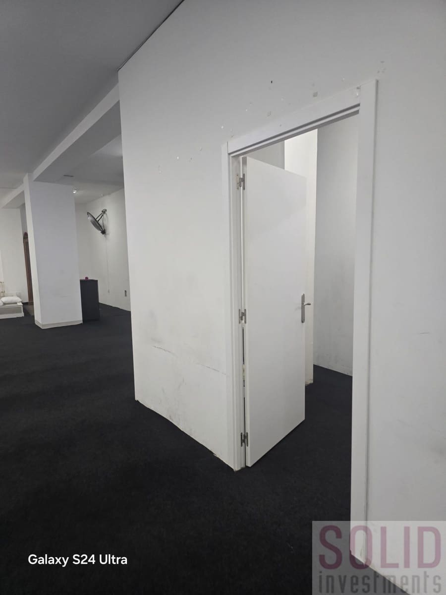 3 makuuhuone Kaupallinen myytävänä paikassa Valencia kaupunki - 180 000 € (Ref: 9952734)