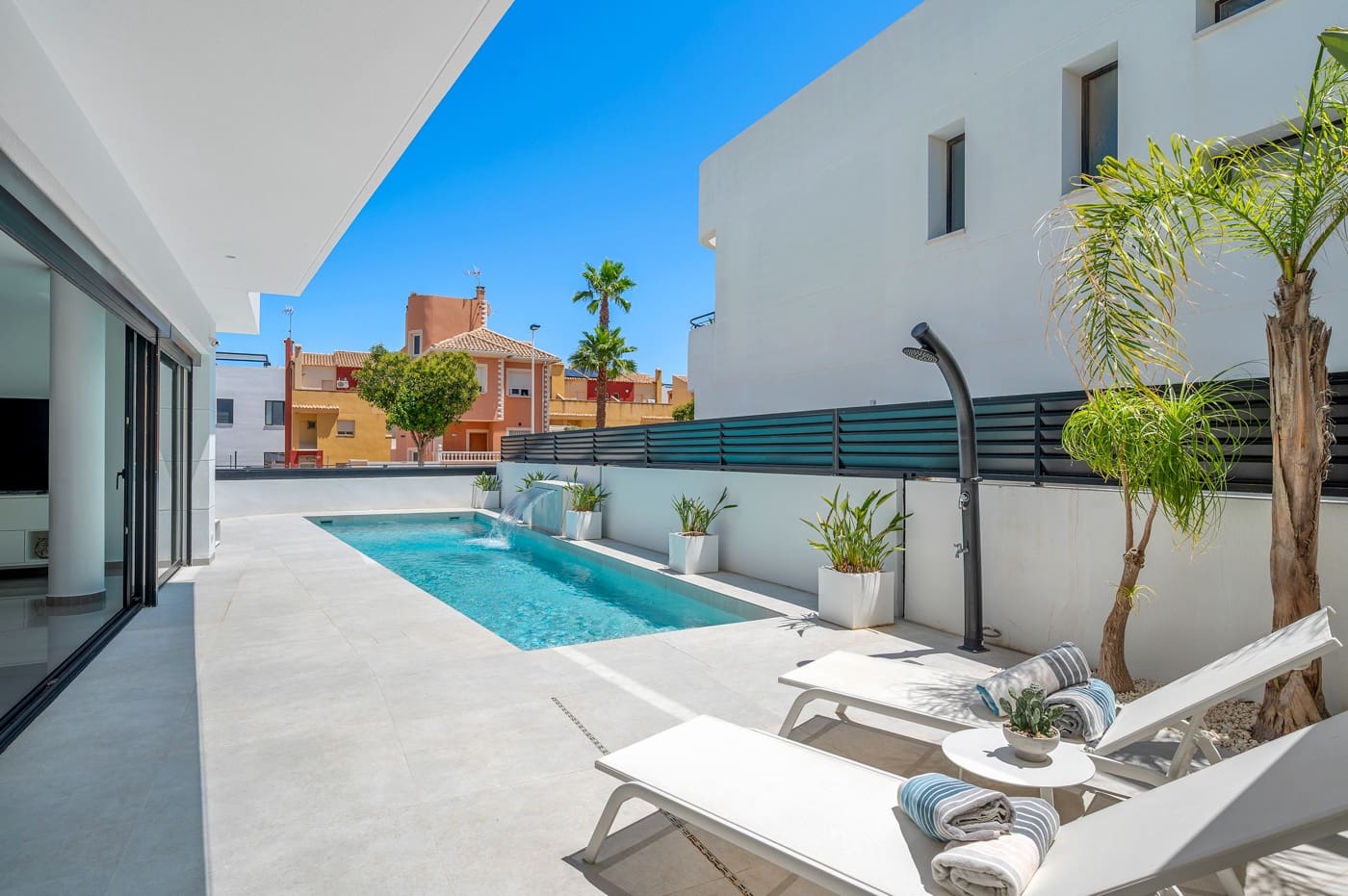 4 soverom Villa til salgs i Guardamar del Segura med svømmebasseng - € 1 250 000 (Ref: 10001342)