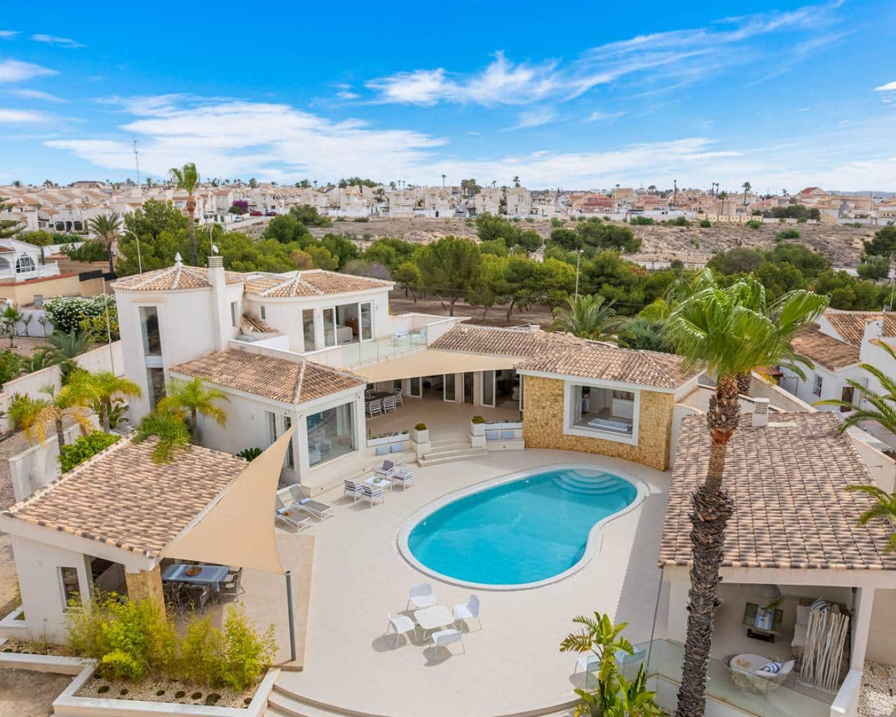 4 sovrum Villa till salu i Ciudad Quesada med pool garage - 1 499 999 € (Ref: 10016680)