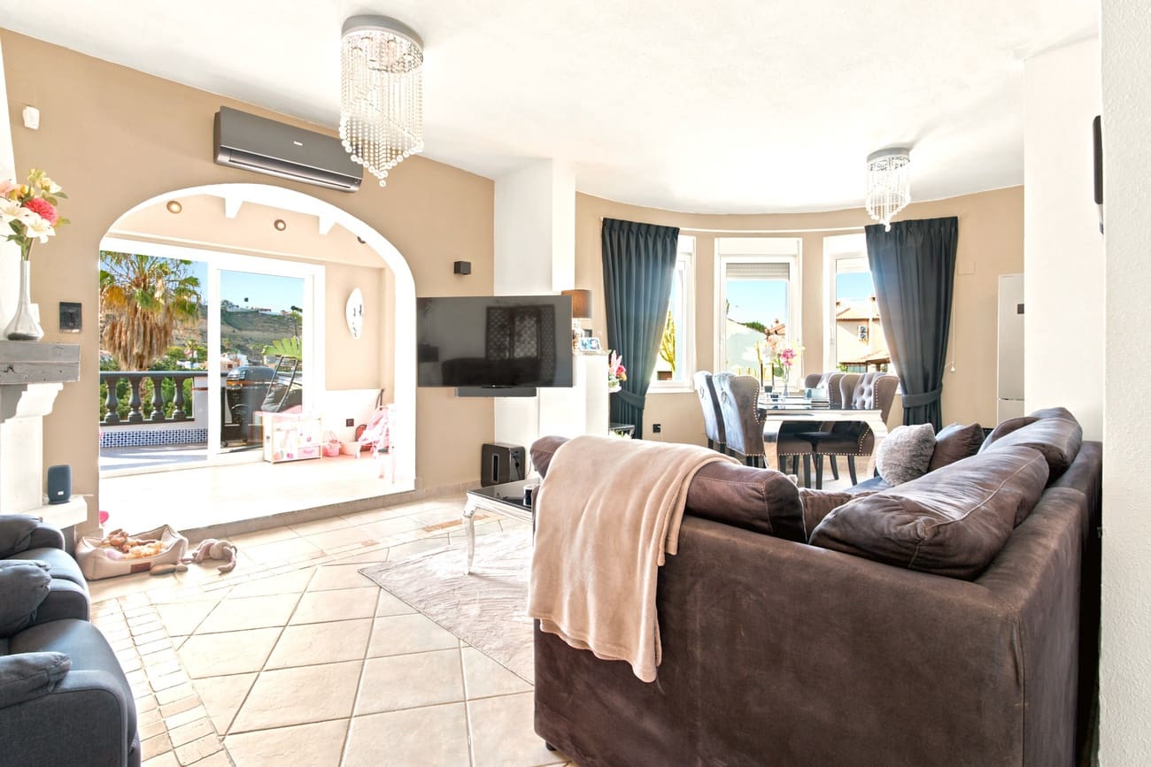 4 makuuhuone Huvila myytävänä paikassa Ciudad Quesada mukana uima-altaan - 480 000 € (Ref: 10019542)