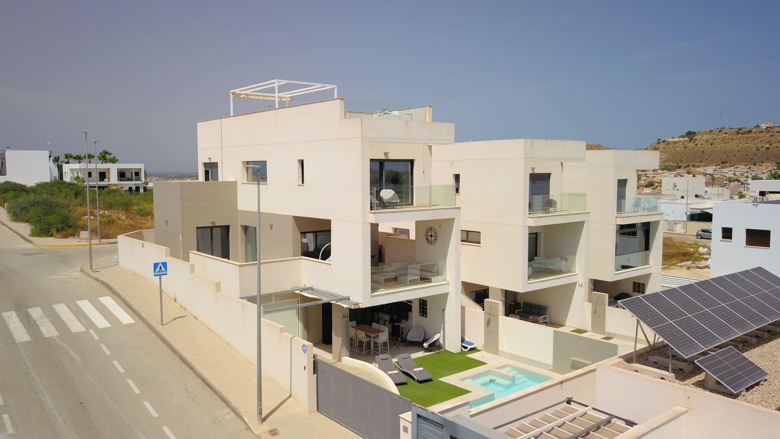 4 bedroom Villa for sale in Benijofar with pool garage - € 795,000 (Ref: 10021395)
