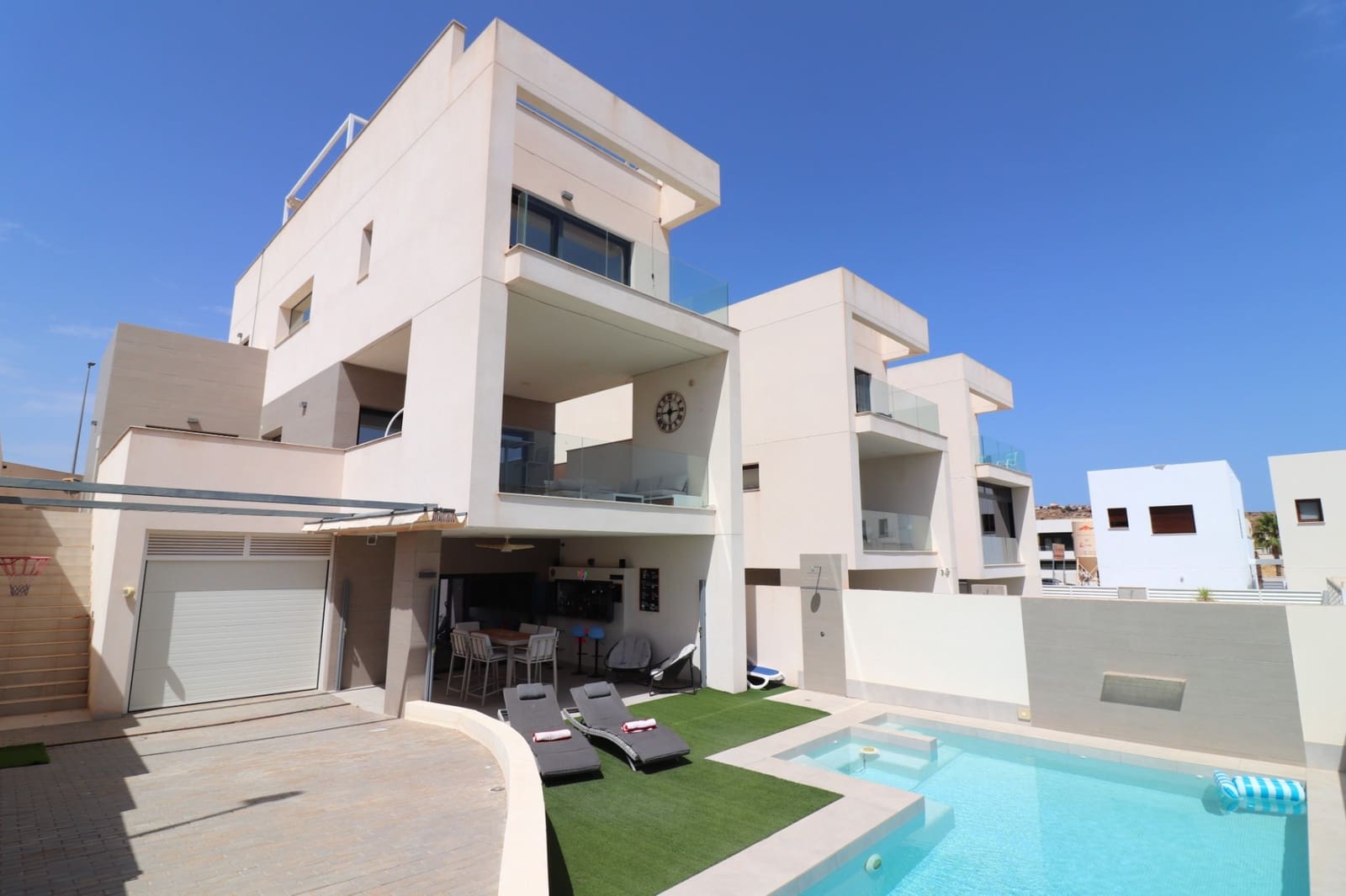 4 bedroom Villa for sale in Benijofar with pool garage - € 795,000 (Ref: 10021395)