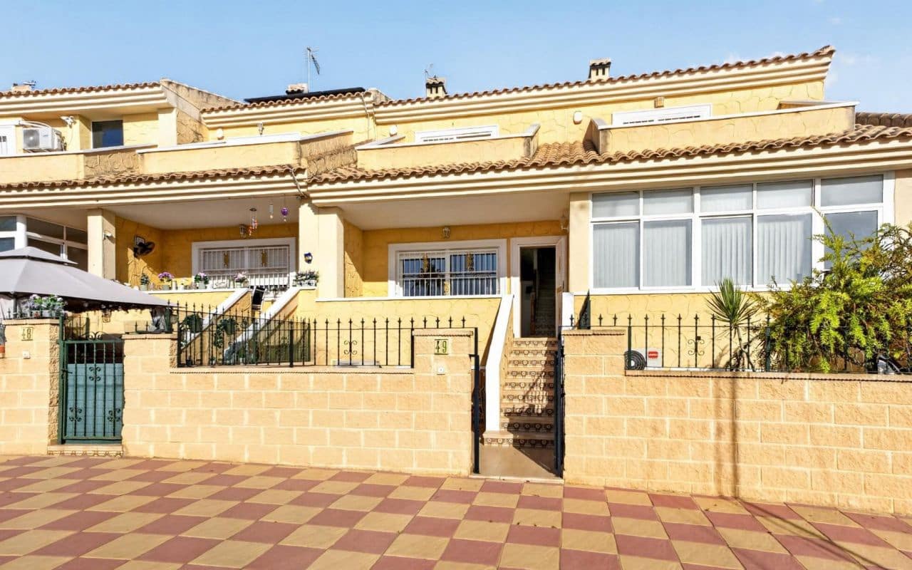 3 sypialnia Dom na sprzedaż w Punta Prima z basenem - 339 000 € (Ref: 10024833)