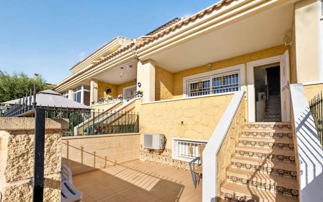 3 sypialnia Dom na sprzedaż w Punta Prima, Torrevieja z basenem - 339 000 € (Ref: 10024833)