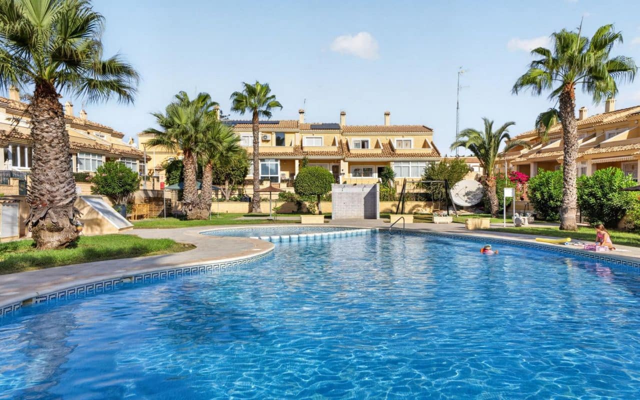 3 sypialnia Dom na sprzedaż w Punta Prima z basenem - 339 000 € (Ref: 10024833)