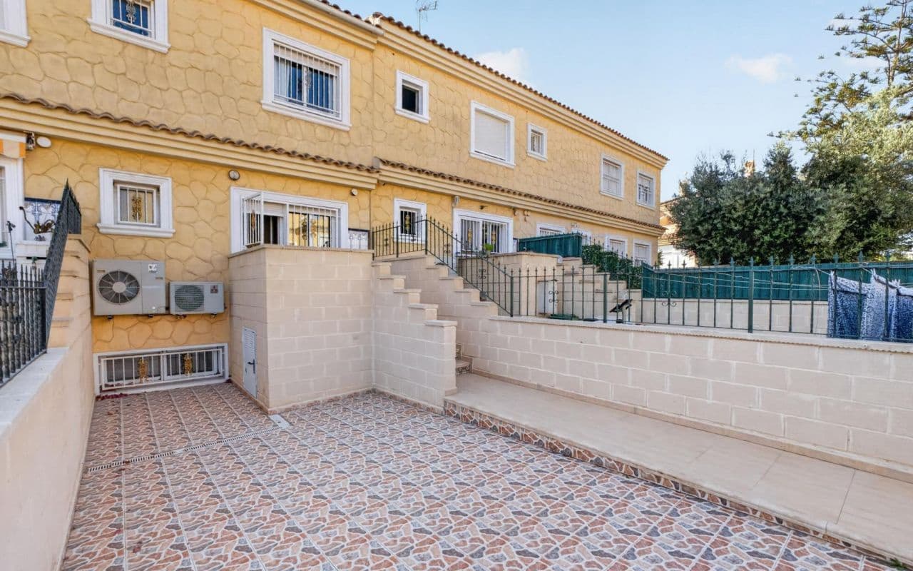 3 sypialnia Dom na sprzedaż w Punta Prima z basenem - 339 000 € (Ref: 10024833)