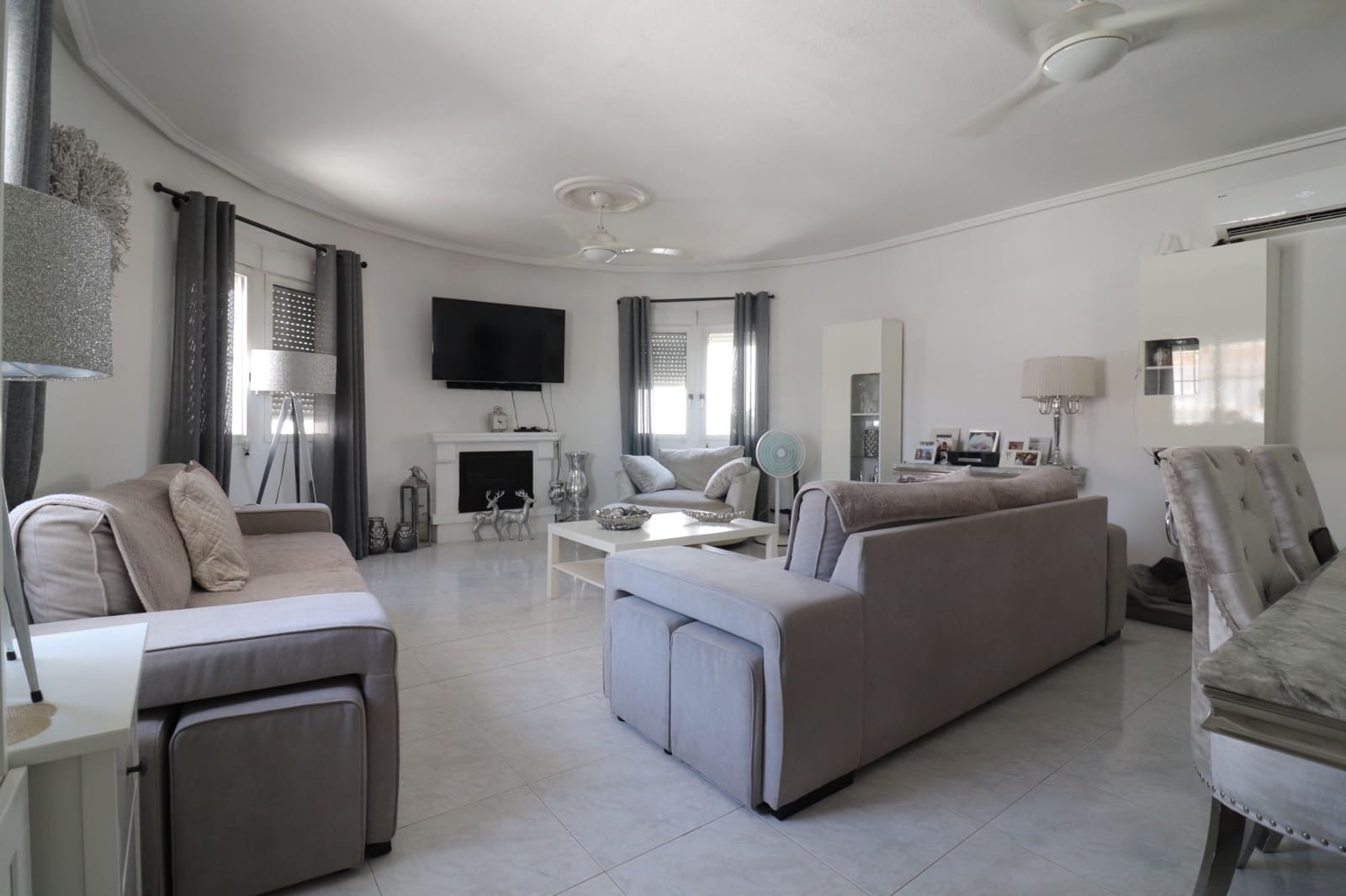 Chalet de 4 habitaciones en Benimar en venta con piscina - 390.000 € (Ref: 10026003)