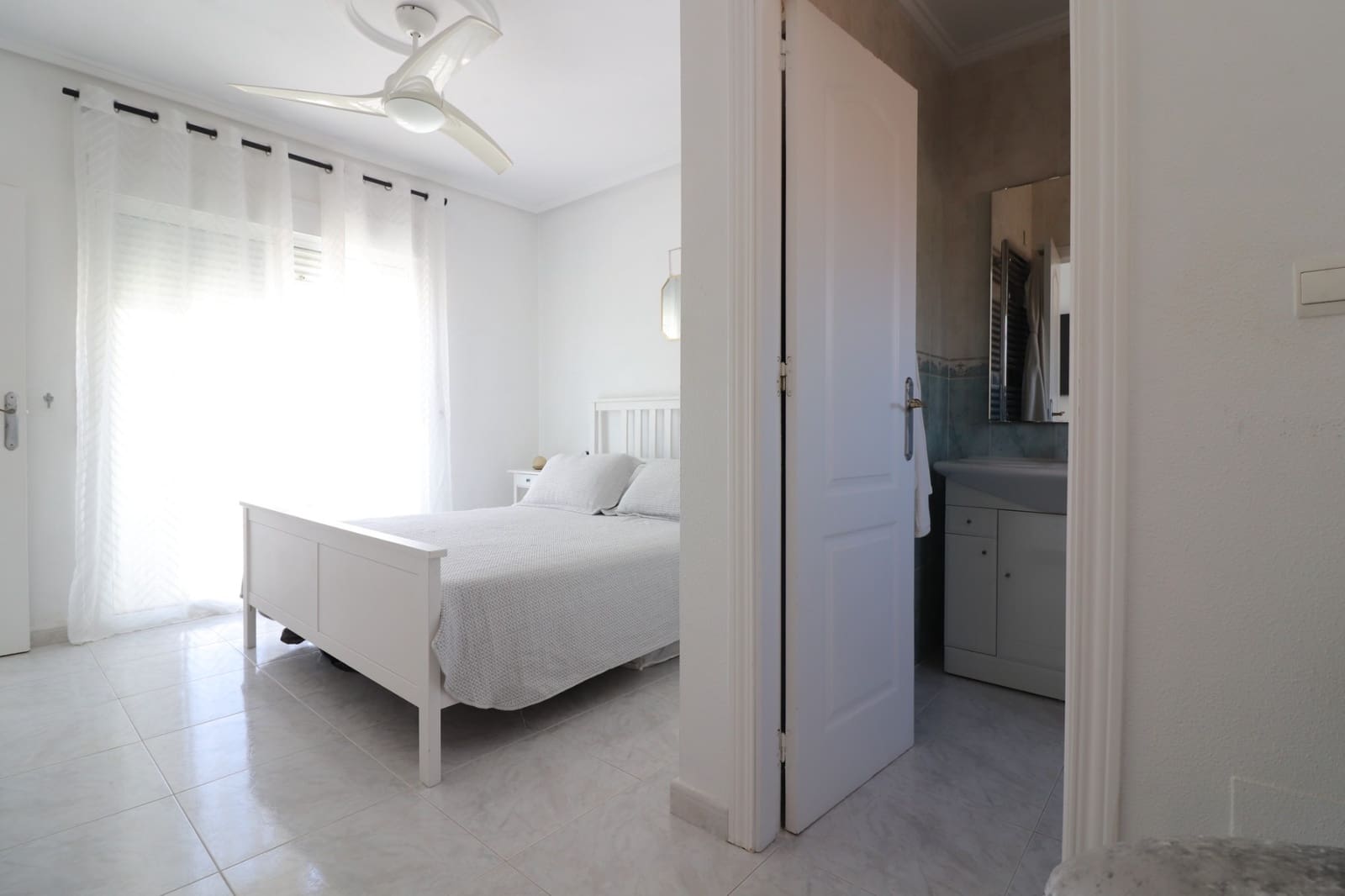 Chalet de 4 habitaciones en Benimar en venta con piscina - 390.000 € (Ref: 10026003)