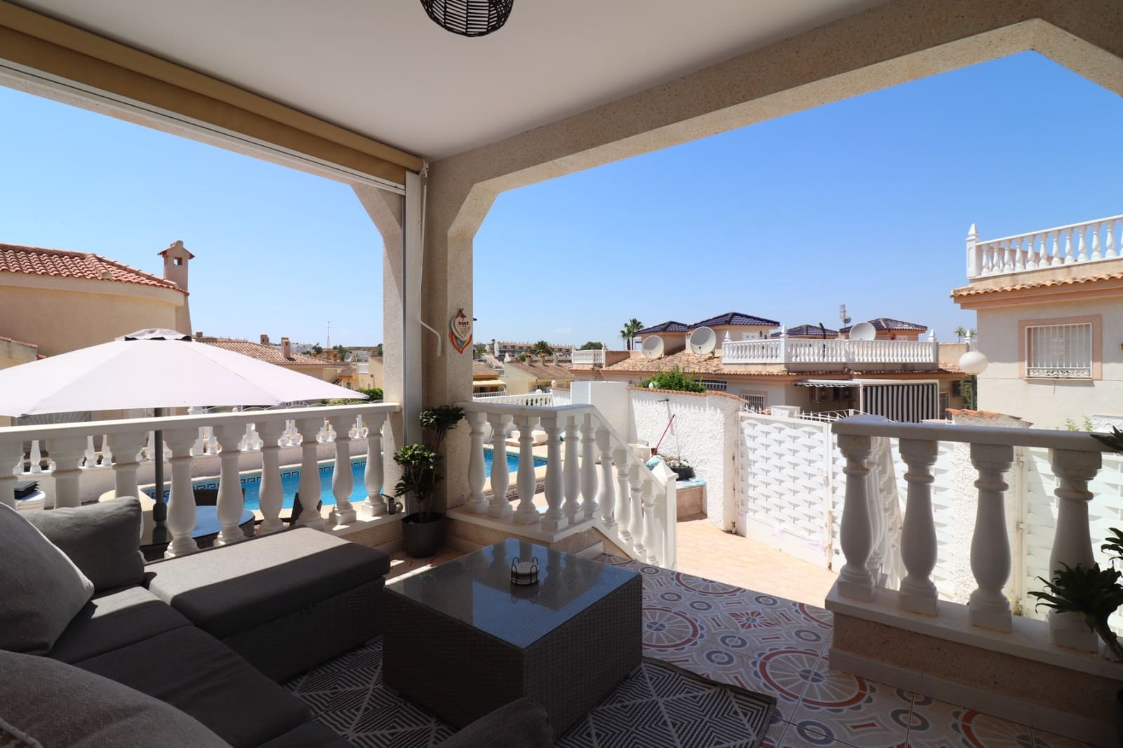 Chalet de 4 habitaciones en Benimar en venta con piscina - 390.000 € (Ref: 10026003)
