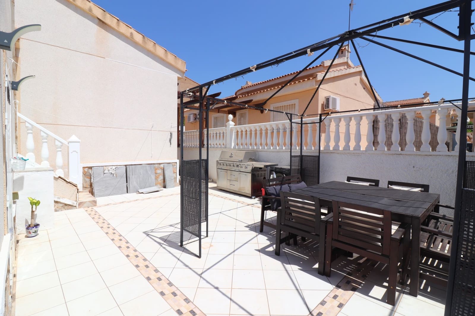 Chalet de 4 habitaciones en Benimar en venta con piscina - 390.000 € (Ref: 10026003)