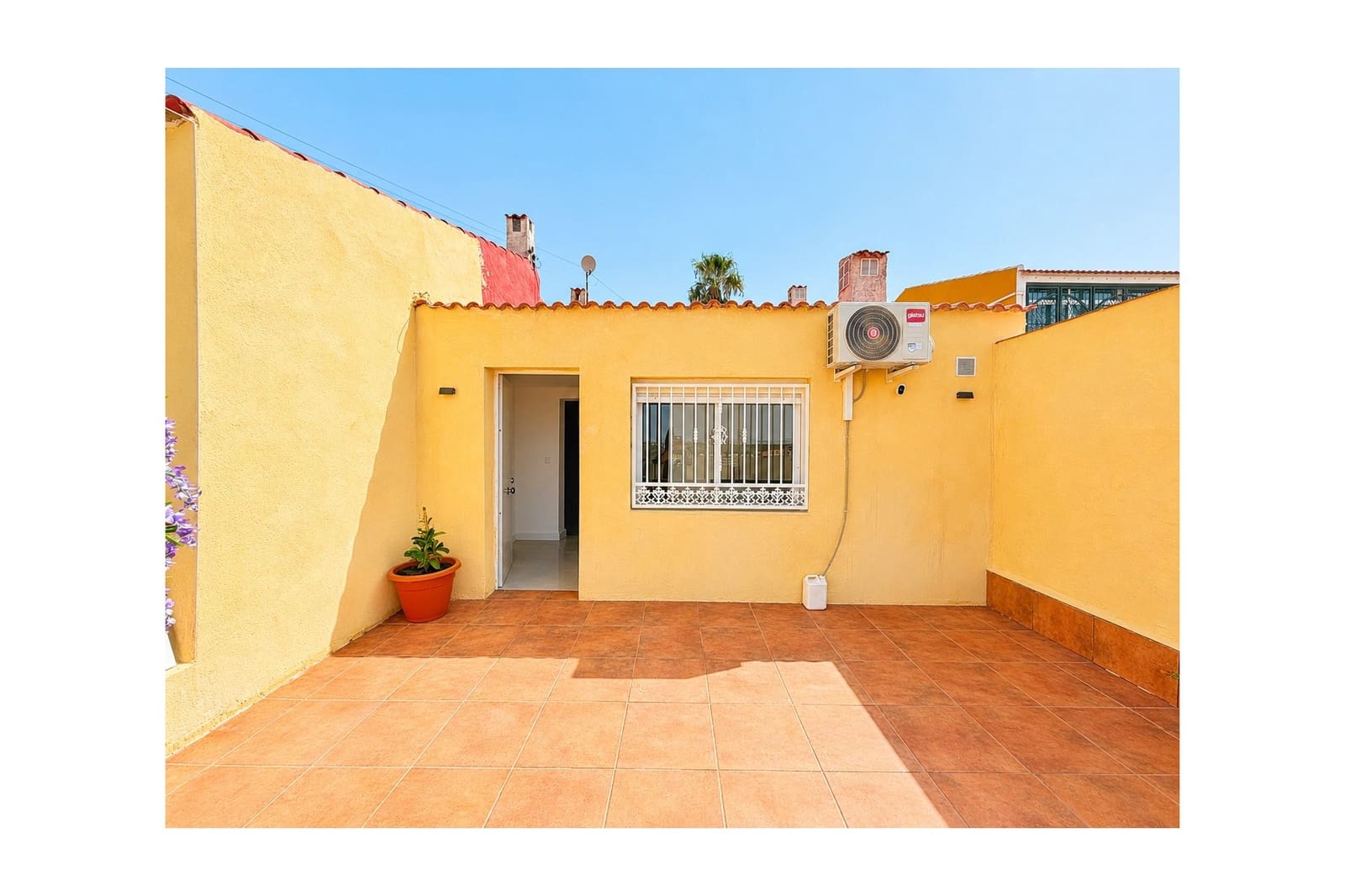2 bedroom Bungalow for sale in Torrevieja - € 139,995 (Ref: 10034241)
