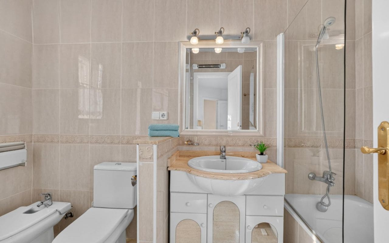 2 Zimmer Apartment zu verkaufen in Orihuela Costa mit Pool - 199.000 € (Ref: 10041537)
