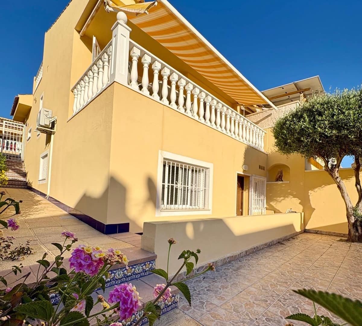4 bedroom Semi-detached Villa for sale in Benimar with pool - € 279,000 (Ref: 10048067)