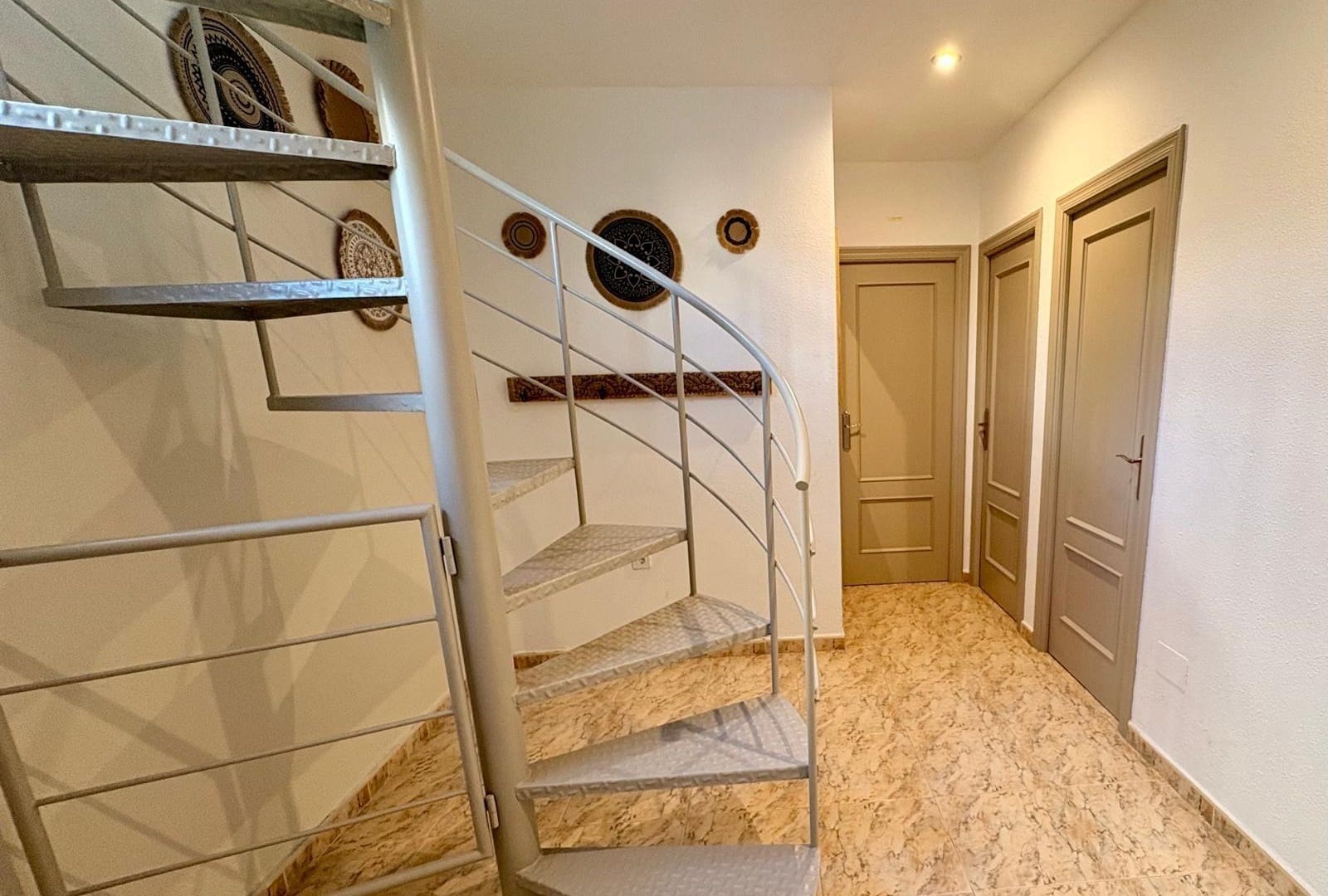 4 bedroom Semi-detached Villa for sale in Benimar with pool - € 279,000 (Ref: 10048067)