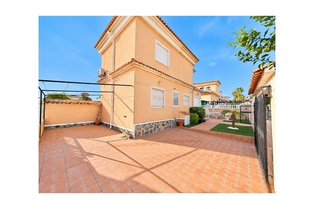 4 soveværelse Villa til salg i La Marina, Elche / Elx med swimmingpool - € 375.000 (Ref: 10057654)