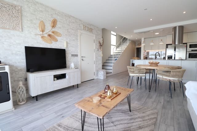 3 sovrum Semi-fristående Villa till salu i Daya Vieja med pool - 375 000 € (Ref: 10062779)