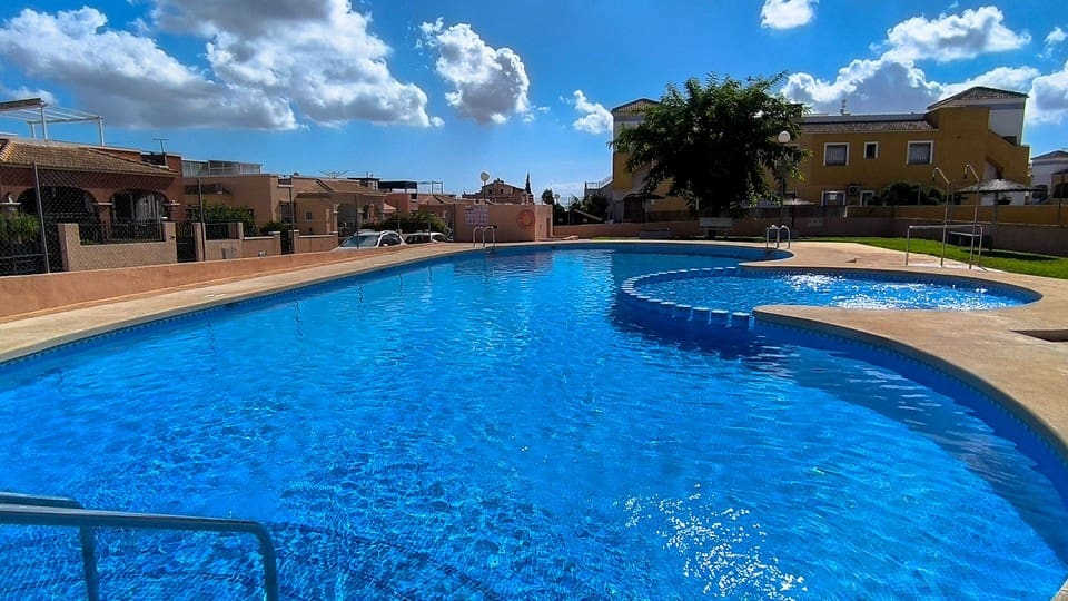 2 sovrum Lägenhet till salu i Los Montesinos med pool garage - 139 950 € (Ref: 10082219)
