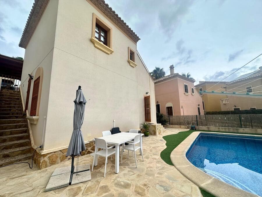 3 soverom Villa til salgs i Ciudad Quesada med svømmebasseng garasje - € 315 000 (Ref: 10086582)