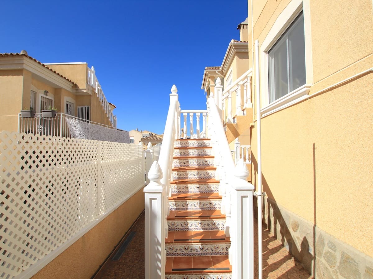 5 soveværelse Villa til salg i Villamartin med swimmingpool garage - € 269.000 (Ref: 10095529)