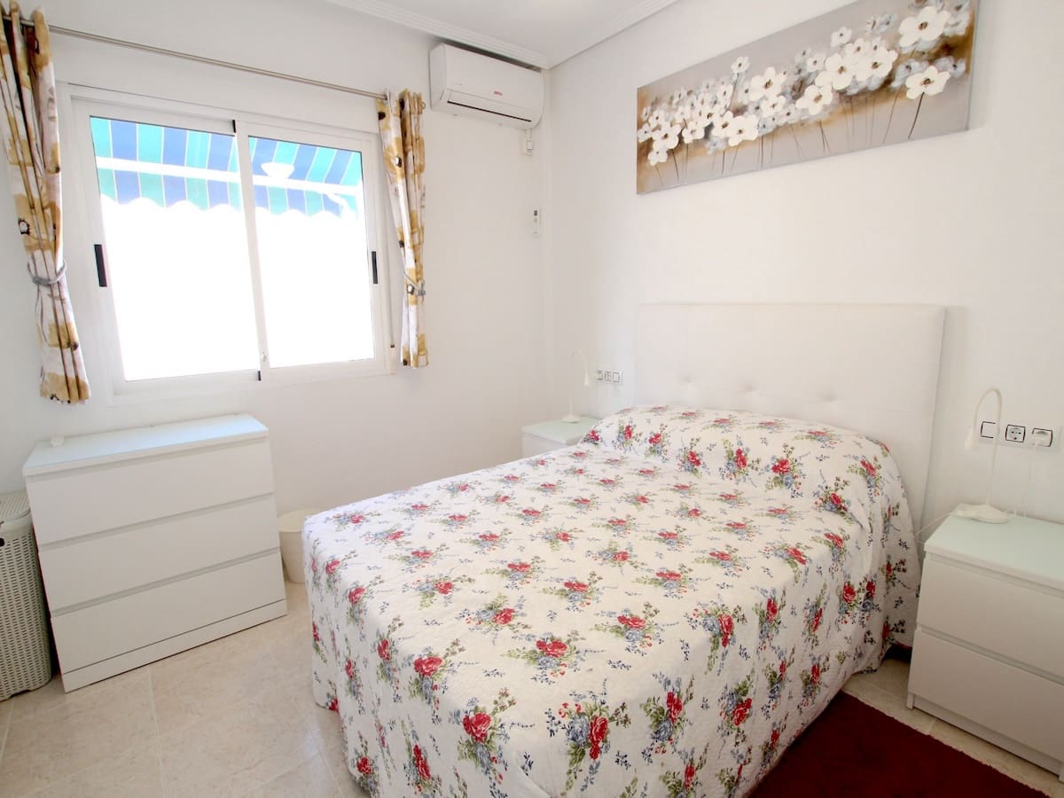 5 soveværelse Villa til salg i Villamartin med swimmingpool garage - € 269.000 (Ref: 10095529)