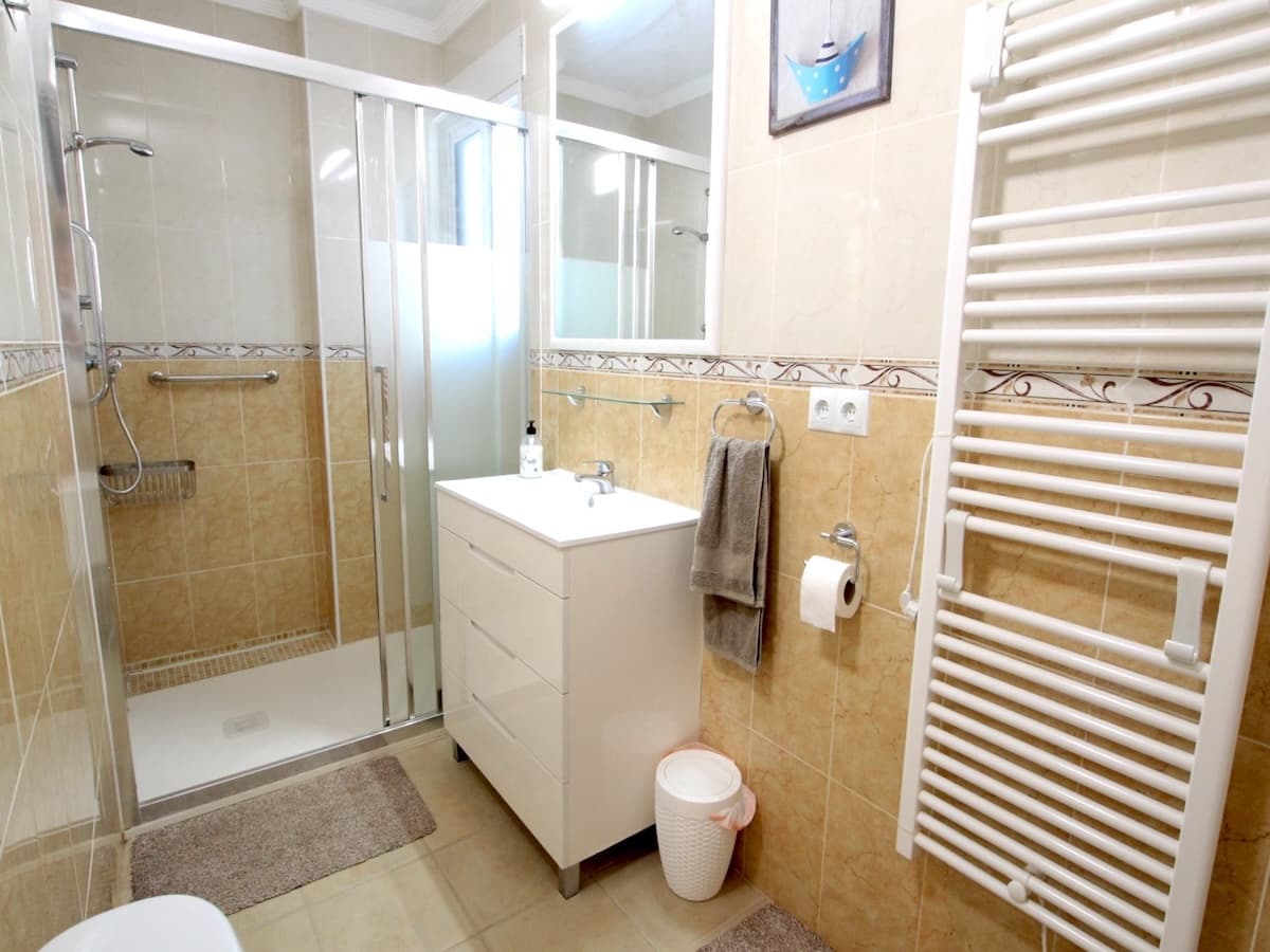 5 soveværelse Villa til salg i Villamartin med swimmingpool garage - € 269.000 (Ref: 10095529)