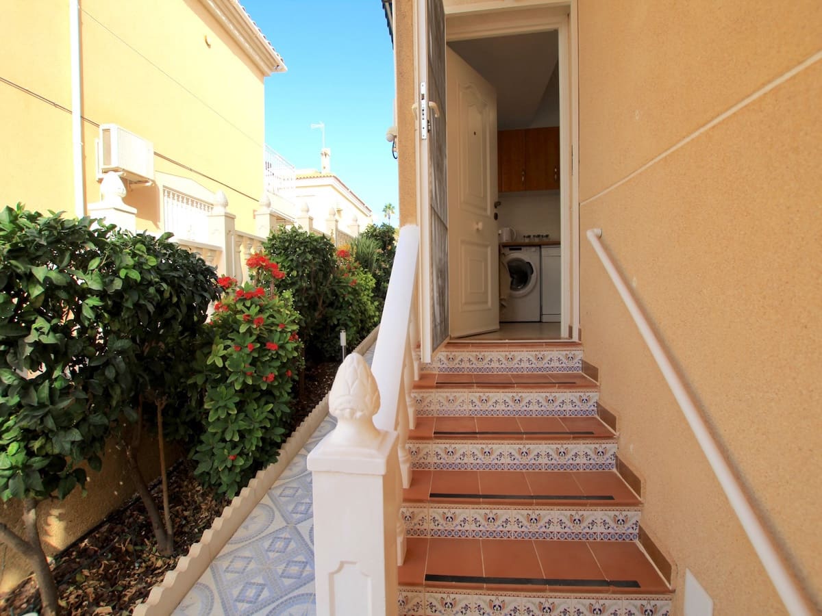 5 soveværelse Villa til salg i Villamartin med swimmingpool garage - € 269.000 (Ref: 10095529)