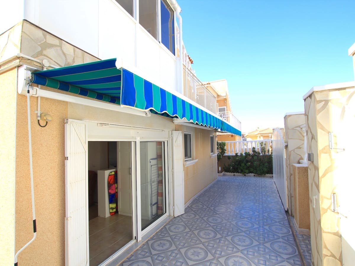 5 soveværelse Villa til salg i Villamartin med swimmingpool garage - € 269.000 (Ref: 10095529)