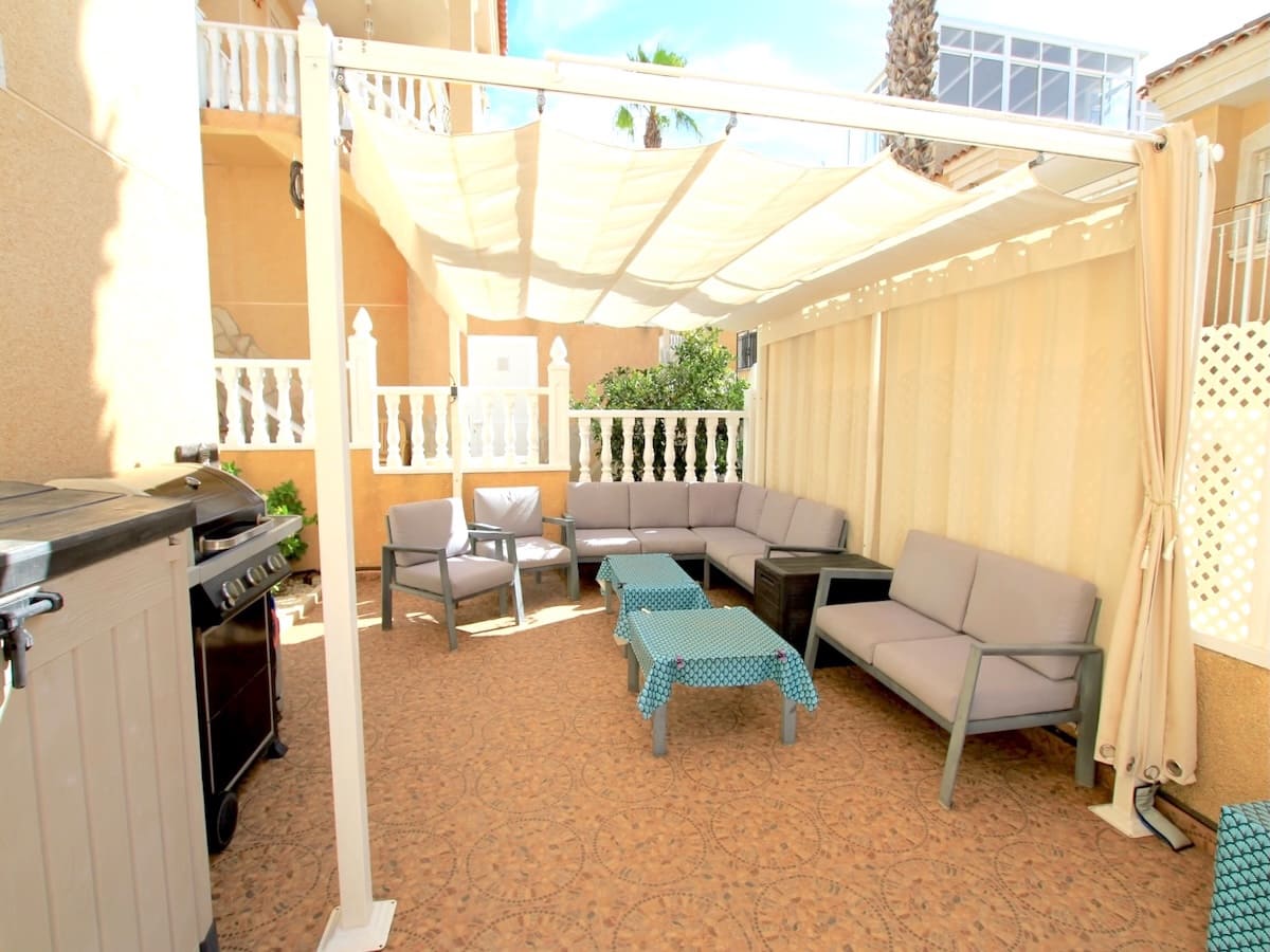 5 soveværelse Villa til salg i Villamartin med swimmingpool garage - € 269.000 (Ref: 10095529)
