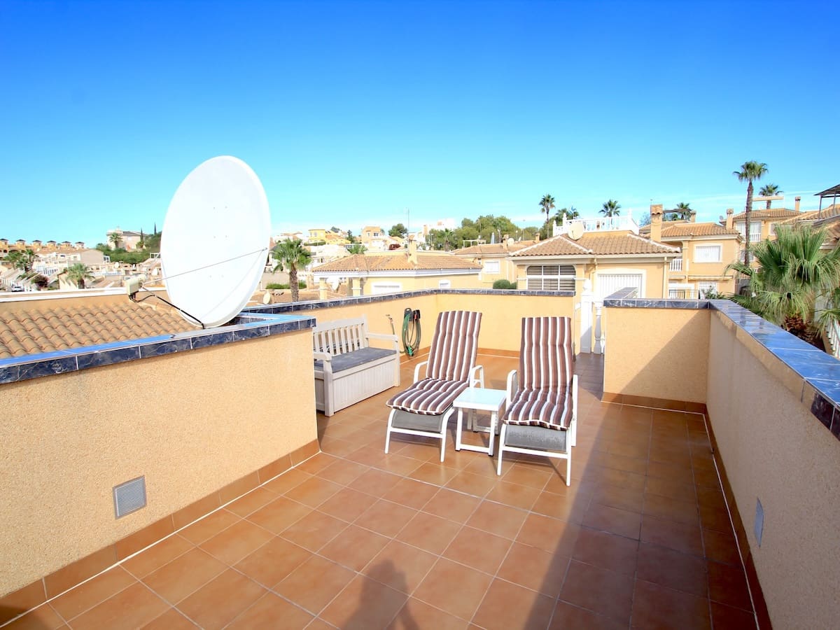 5 soveværelse Villa til salg i Villamartin med swimmingpool garage - € 269.000 (Ref: 10095529)