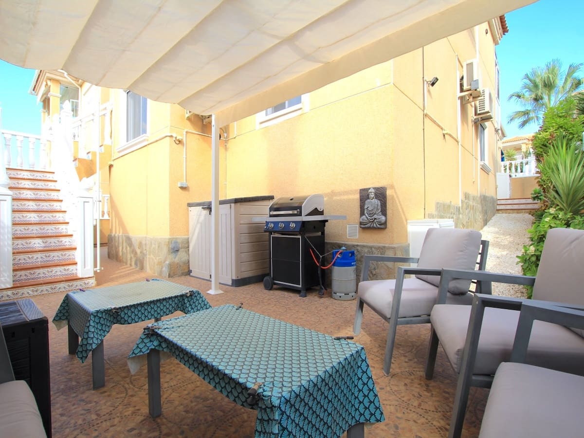 5 soveværelse Villa til salg i Villamartin med swimmingpool garage - € 269.000 (Ref: 10095529)