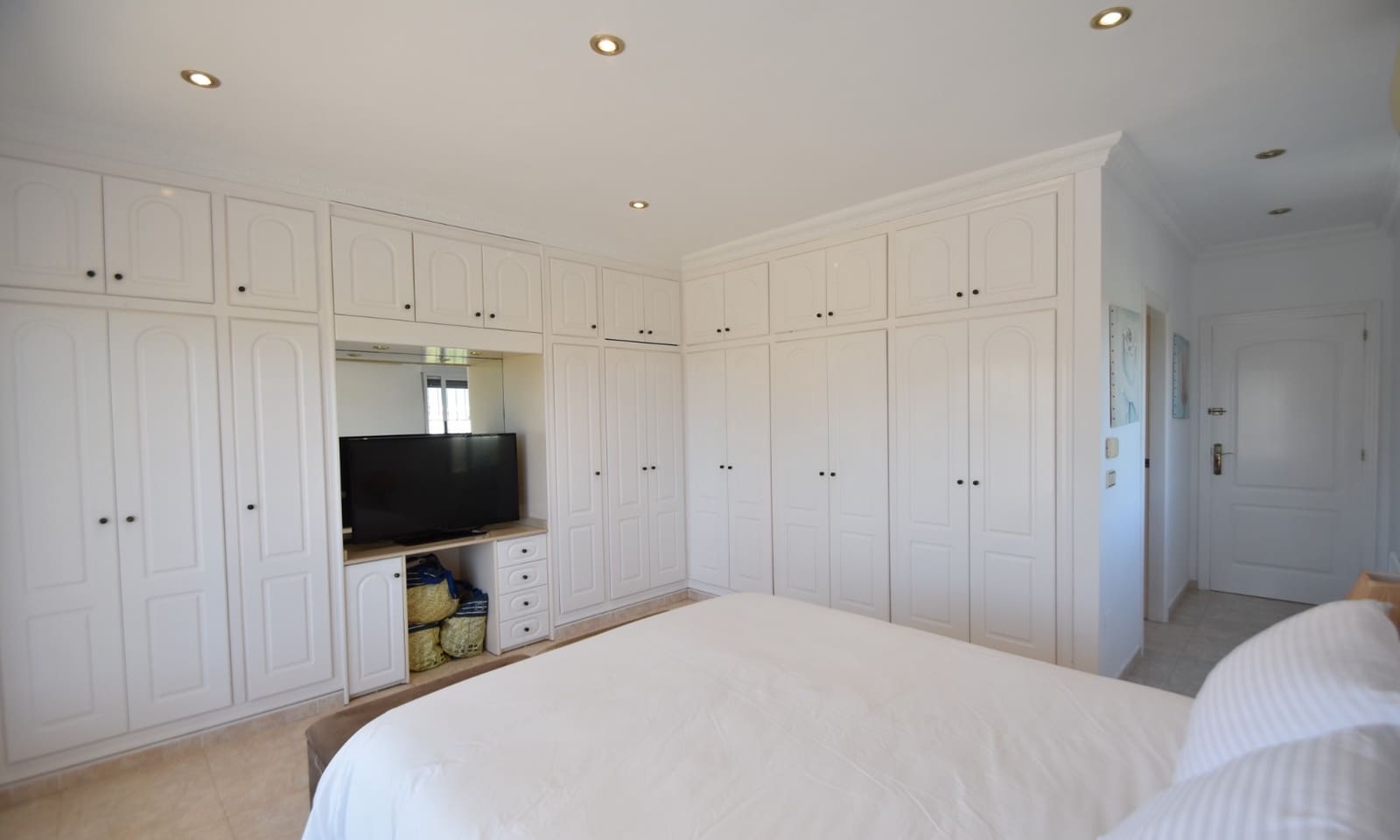 Chalet de 4 habitaciones en Ciudad Quesada en venta con piscina garaje - 575.000 € (Ref: 10100745)