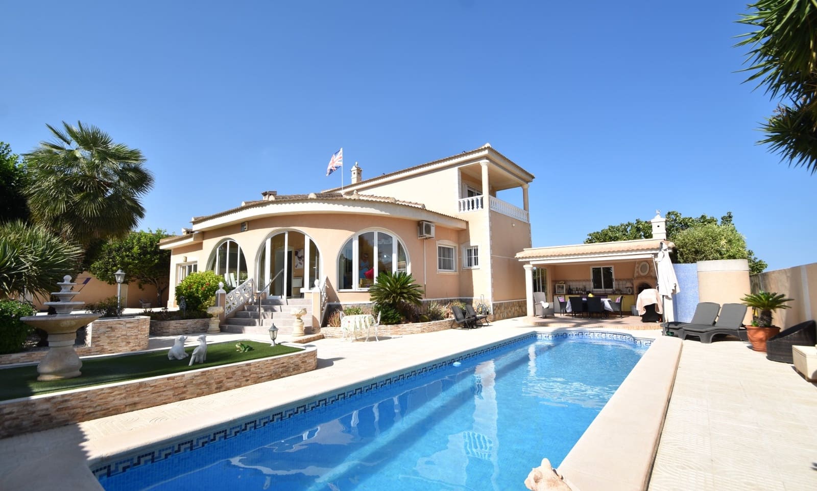 Chalet de 4 habitaciones en Ciudad Quesada en venta con piscina garaje - 575.000 € (Ref: 10100745)