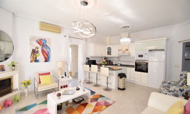 Chalet de 4 habitaciones en Ciudad Quesada, Rojales en venta con piscina garaje - 575.000 € (Ref: 10100745)