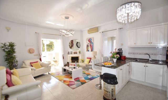 Chalet de 4 habitaciones en Ciudad Quesada, Rojales en venta con piscina garaje - 575.000 € (Ref: 10100745)