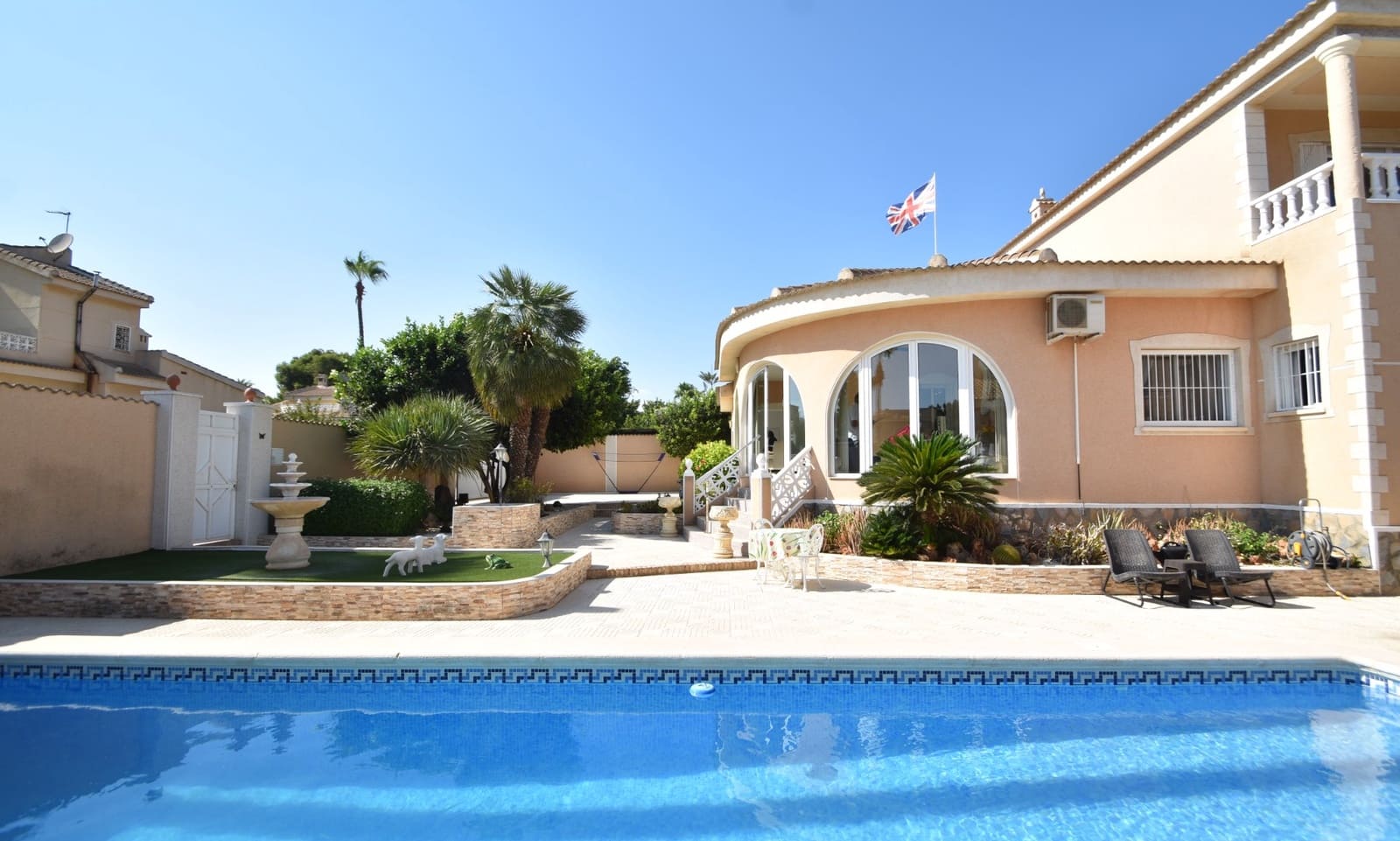 Chalet de 4 habitaciones en Ciudad Quesada en venta con piscina garaje - 575.000 € (Ref: 10100745)