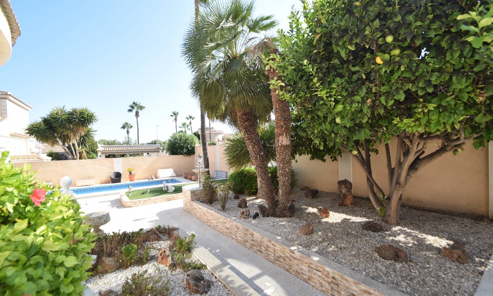 Chalet de 4 habitaciones en Ciudad Quesada en venta con piscina garaje - 575.000 € (Ref: 10100745)