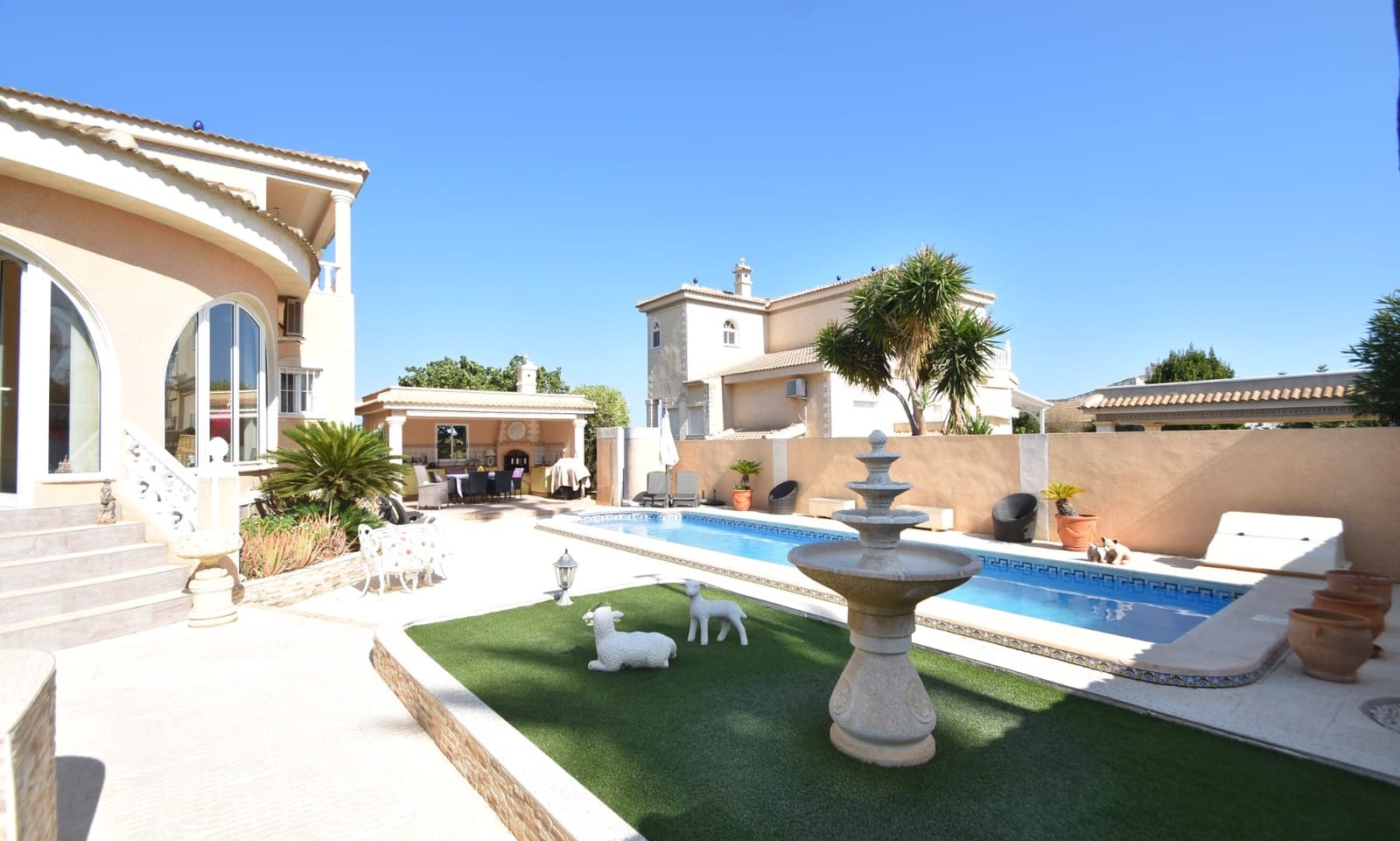 Chalet de 4 habitaciones en Ciudad Quesada en venta con piscina garaje - 575.000 € (Ref: 10100745)