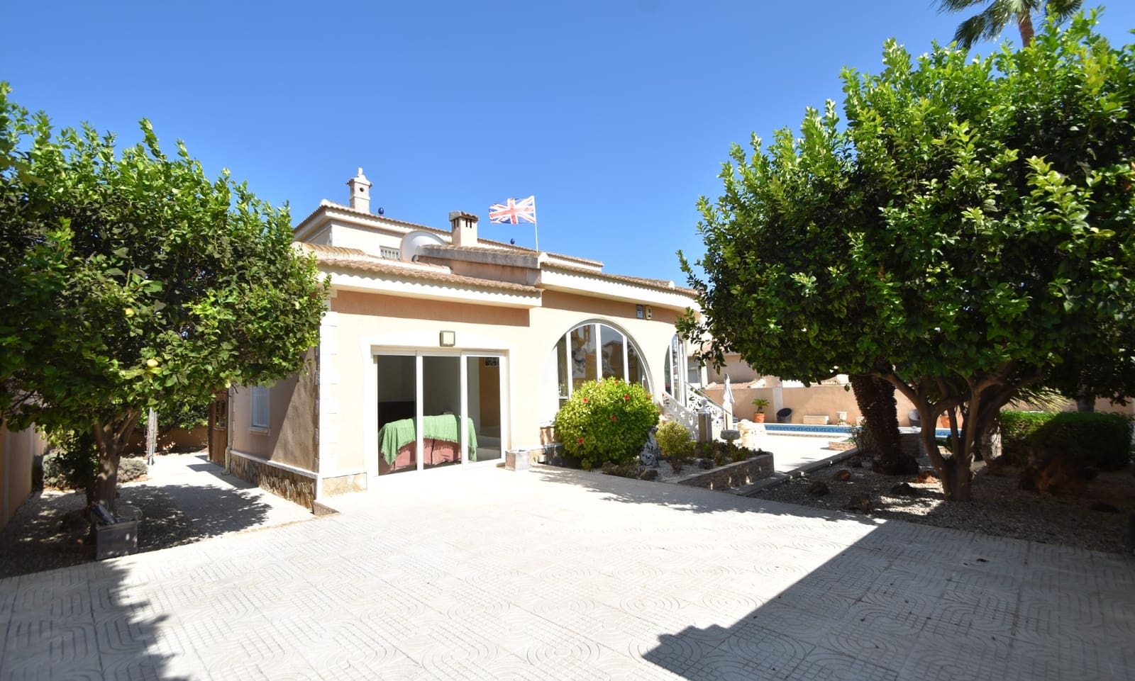 Chalet de 4 habitaciones en Ciudad Quesada en venta con piscina garaje - 575.000 € (Ref: 10100745)