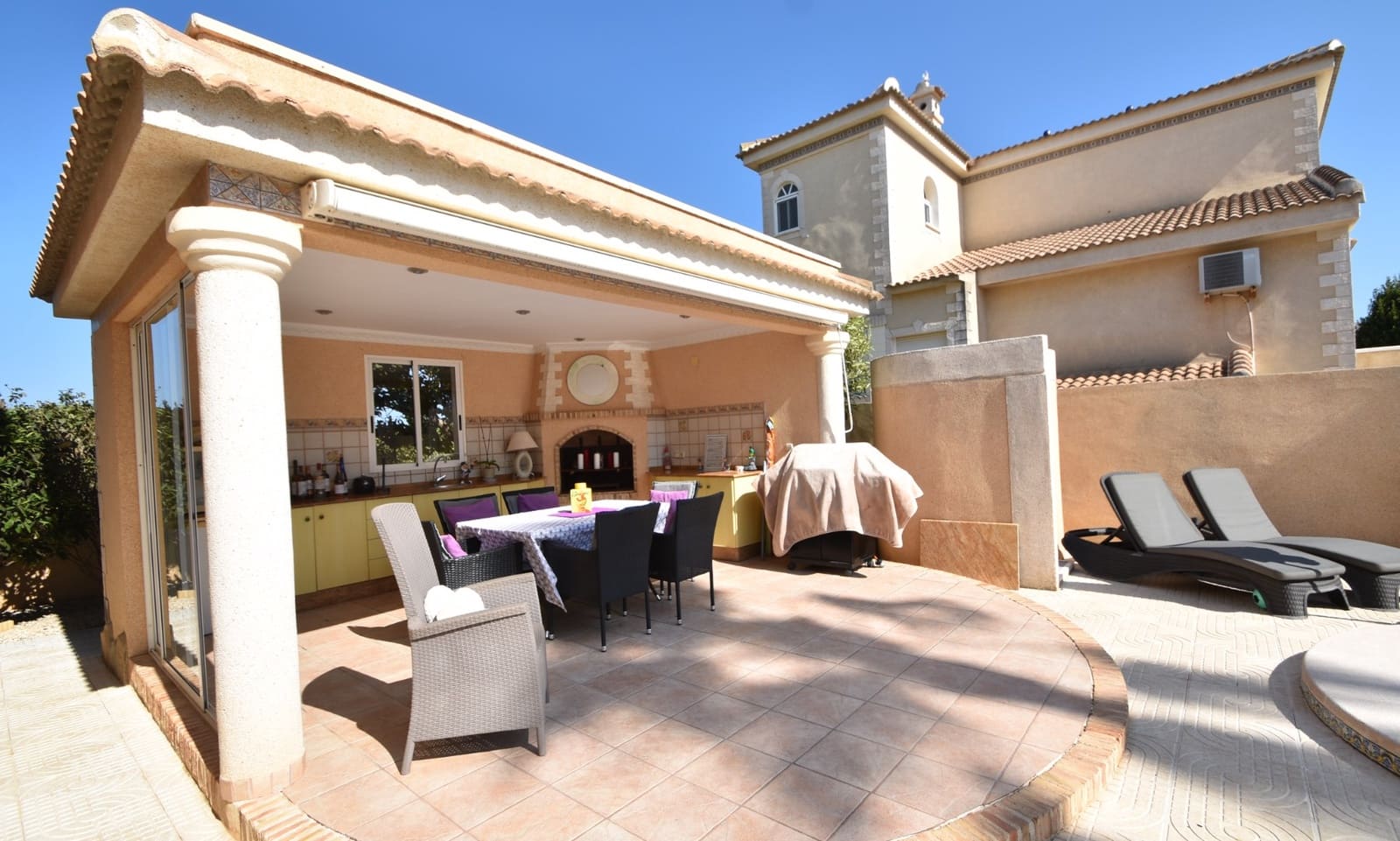 Chalet de 4 habitaciones en Ciudad Quesada en venta con piscina garaje - 575.000 € (Ref: 10100745)