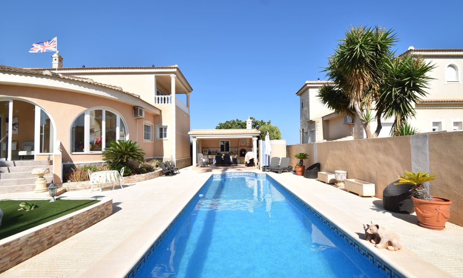 Chalet de 4 habitaciones en Ciudad Quesada en venta con piscina garaje - 575.000 € (Ref: 10100745)