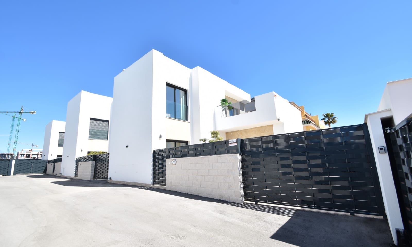 3 soverom Villa til salgs i Ciudad Quesada med svømmebasseng garasje - € 479 000 (Ref: 10100746)