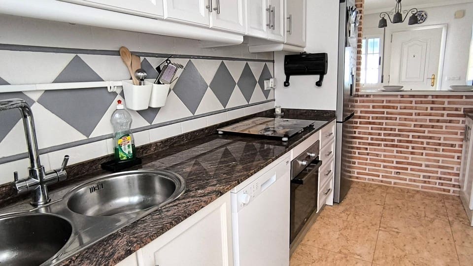2 bedroom Villa for sale in Guardamar del Segura with pool - € 275,000 (Ref: 10130842)